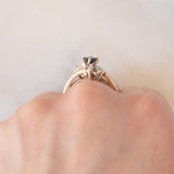 Anello a fiore vintage in oro giallo 14K con zaffiro (0.50ct ca.) e diamanti (0.90ctw ca.), anni ‘70/‘80