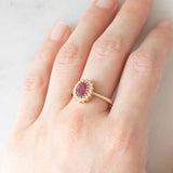 Anello a margherita vintage in oro giallo 14K con rubino (1.50ct ca.) e diamanti (0.16ctw ca.), anni ‘70/‘80