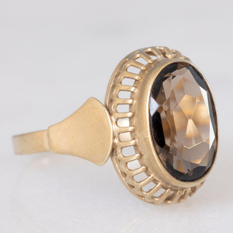 Anello da cocktail vintage in oro giallo 8K e quarzo fumé (2.40ct ca.), anni ‘60/‘70