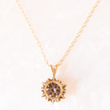 Vintage-Halskette mit Kette aus 9-karätigem Gelbgold und Blumenanhänger aus 9-karätigem Gelbgold mit Quarz und Diamanten