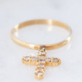 Anello vintage in oro giallo 18K con pendente a croce con diamanti di taglio brillante (0.30ctw), anni ‘90