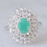 Vintage-Gänseblümchenring aus 14-karätigem Weißgold mit Smaragd (ca. 0.50 ct) und Diamanten (ca. 0.44 ctw), 80er/90er Jahre