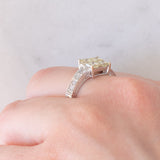 Anello vintage in oro bianco 18K con diamanti fancy gialli (1.23ctw) e diamanti bianchi (0.22ctw), anni ‘80/‘90