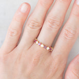 Mezzo eternity vintage in oro giallo 18K con rubini (0.40ctw ca.) e diamanti di taglio brillante (0.50ctw ca.), anni ‘80