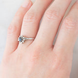 Anello a margherita vintage in platino con zaffiro (0.45ct ca.) e diamanti (0.14ctw ca.), anno 2006