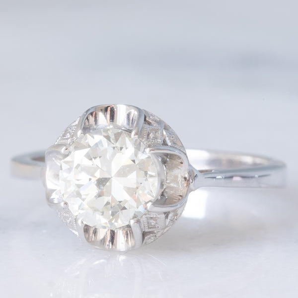 Solitario in oro bianco 18K con castone e diamante di taglio brillante (1.36ct ca.) degli anni ‘20