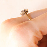 Anello a margherita vintage in oro giallo 9K con zaffiro (0.30ct ca.) e diamanti (0.07ctw ca.)