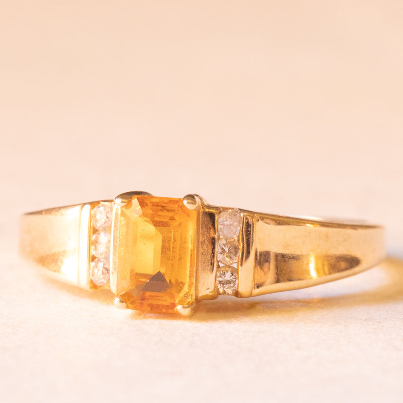 Anello a fascia vintage in oro giallo 10K con quarzo citrino (0.45ct ca.) e diamanti di taglio brillante (0.06ctw ca.), anni ‘70