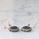 Orecchini pendenti antichi in oro giallo 18K e argento con zaffiri (5ctw ca.) e diamanti di taglio vecchia miniera (1ctw ca.), primi del ‘900