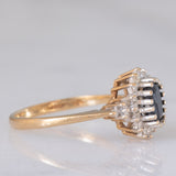 Bague marguerite vintage en or jaune et blanc 9 carats avec saphir (environ 1 ct) et diamants (environ 0.22 ct au total), 1989