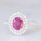 Anello a margherita moderno in platino con rubino (1.51ct) e diamanti (0.72ctw), anni ‘2000
