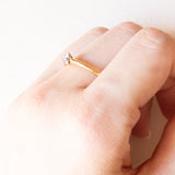 Vintage-Solitär aus 18 Karat Gelb- und Weißgold mit Diamant im Brillantschliff (ca. 0.15 ct), 60er Jahre