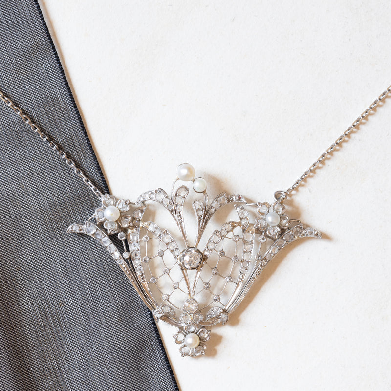 Collier Art Nouveau in oro bianco 18K con perline bianche e diamanti, anni ‘20