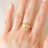 Anello chevalier vintage in oro giallo 14K con topazio azzurro, anni ‘60