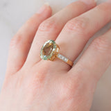 Anello da cocktail vintage in oro giallo 9K con ametista Rio Grande (4.60ct ca.) e zirconi bianchi
