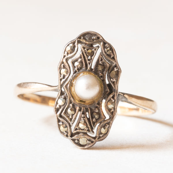 Anello antico in oro giallo 8K e argento con perla bianca e diamanti di taglio rosetta, primi del ‘900