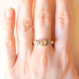 Anello vintage in oro giallo e bianco 9K con zaffiro giallo (1ct ca.) e diamanti, anni ‘60/‘70