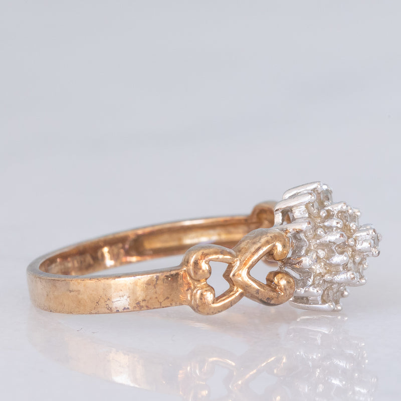 Anello a fiore vintage in oro giallo e bianco 9K con diamanti (0.15ctw ca.), anni ‘80