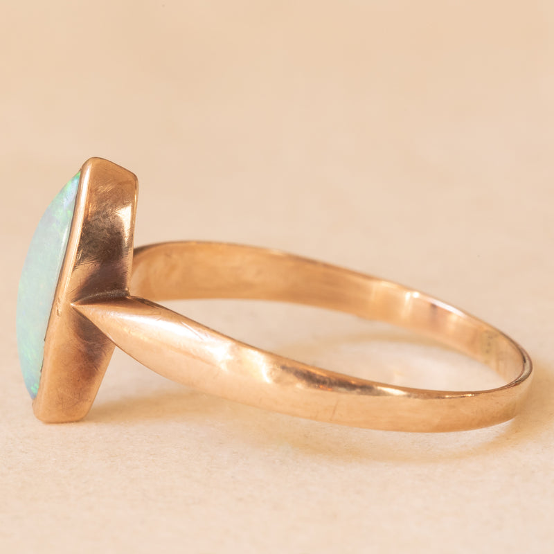 Anello antico in oro giallo 8K con opale, anni ‘10/‘20