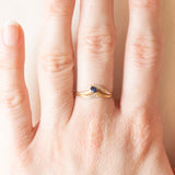 Anello vintage in oro giallo e bianco 18K con zaffiro, anni ‘60