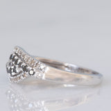 Anello vintage in oro bianco 9K con diamanti bianchi e diamanti neri (0.25ctw ca.)