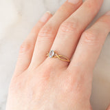 Anello vintage in oro giallo 9K con topazio azzurro (0.40ct ca.), anni ‘70/‘80