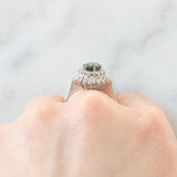 Anello a margherita vintage in oro bianco 14K con zaffiro (2ct ca.) e diamanti (0.54ctw ca.), anni ‘70/‘80