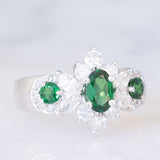 Anello a fiore vintage in platino con tsavoriti (0.80ctw) e diamanti (0.85ctw), anni ‘90/anni ‘2000