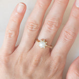 Anello a margherita vintage in oro giallo 14K con perla bianca e diamanti di taglio brillante (0.08ctw ca.), anni ‘60