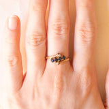 Anello bypass vintage in oro giallo 9K con zaffiri (0.32ctw ca.) e diamanti (0.04ctw ca.), anno 1981
