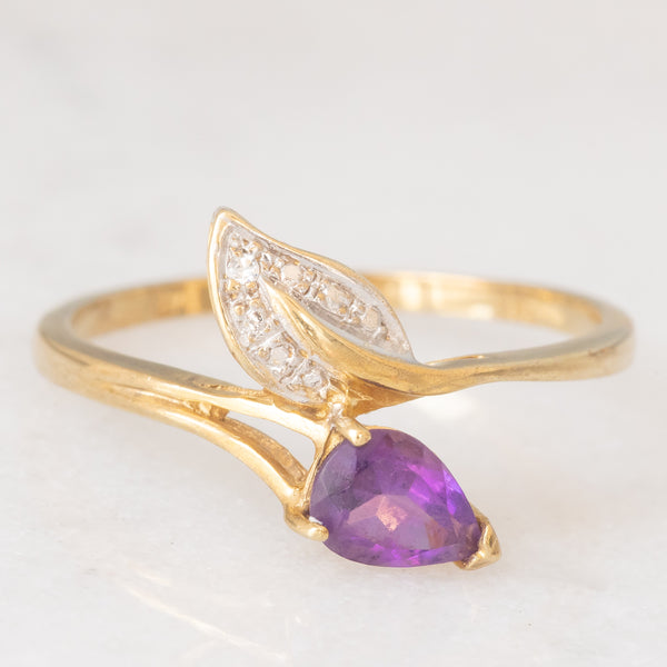 Anello contrarier vintage in oro giallo 8K con foglie decorate da ametista (0.54ct ca.) e da diamanti, anni ‘80