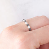 Mezzo eternity in platino con diamanti bianchi e neri (1ctw), anni ‘2000