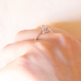 Solitario in oro bianco 18K con diamante di taglio vecchia Europa (0.35ct ca.)