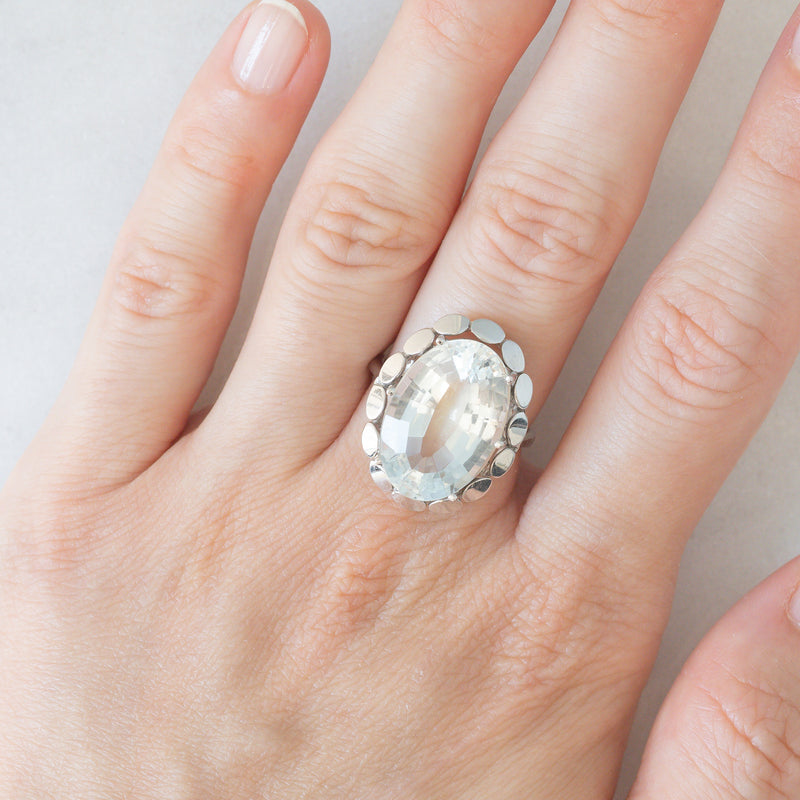 Anello da cocktail vintage in oro bianco 14K con acquamarina (10ct ca.), anni ‘80