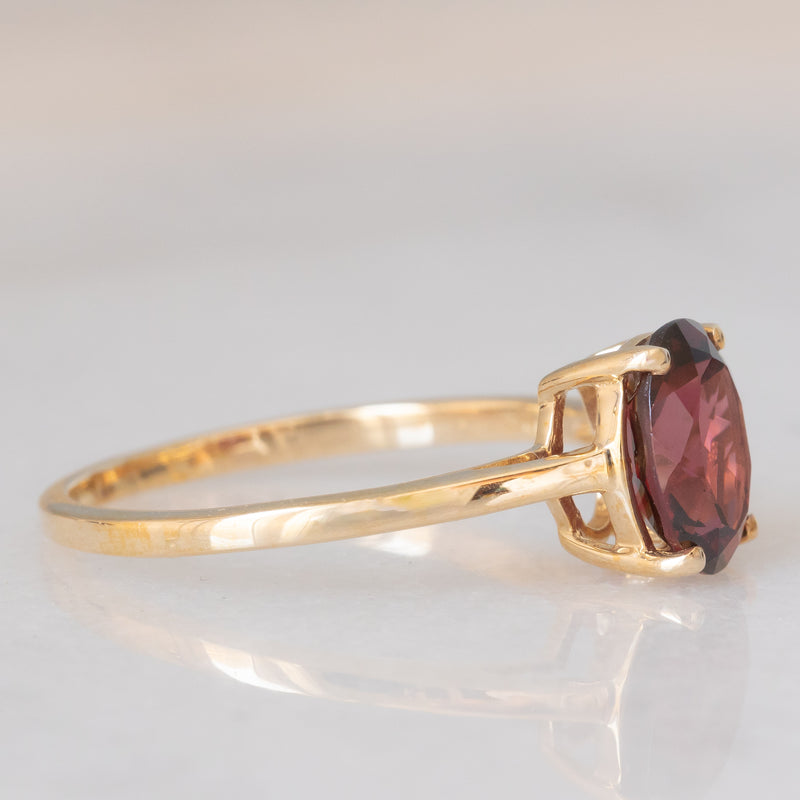 Solitario moderno in oro giallo 10K con granato (1.90ct ca.), anno 2017
