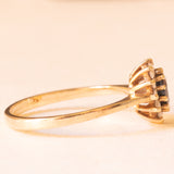 Anello a margherita vintage in oro giallo 9K con zaffiro (0.40ct ca.) e diamanti (0.12ctw ca.), anno 1984