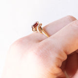 Винтажное кольцо из желтого и белого золота 9 карат с гранатом и фианитами, 70-80-е гг.