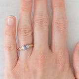 Trilogy vintage in oro giallo 9K con tanzanite (0.35ct ca.) e diamanti di taglio brillante (0.05ctw ca.), anni ‘90