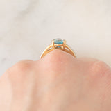 Anello in oro giallo 9K con zircone azzurro (1.63ct) e zirconi bianchi