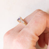 Vintage-Ring aus 10 Karat Gelb- und Weißgold mit Tansanit (ca. 0.80 ct) und Diamanten (ca. 0.04 ctw), Jahr 2006