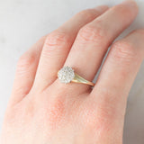 Anello a fiore vintage in oro giallo e bianco 14K con diamanti di taglio brillante (0.55ctw ca.), anni ‘80