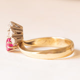 Ring aus 14-karätigem Gelb- und Weißgold mit synthetischem Rubin (ca. 0.90 ct) und Diamanten im Brillantschliff (ca. 0.50 ctw), 20er Jahre