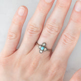 Anel antigo em forma de flor, em ouro amarelo 14K e prata, com turquesa e diamantes lapidados em rosa (aproximadamente 0.50 ct), final do século XIX.