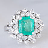 Anello vintage in oro bianco 14K con smeraldo (2ct ca.) e diamanti di taglio brillante (1.40ctw ca.), anni ‘60/‘70