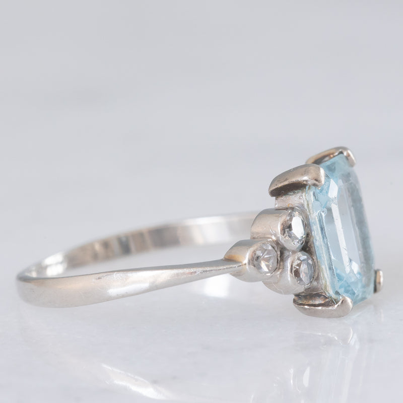 Anello vintage in platino con acquamarina (1.40ct ca.) e diamanti (0.18ctw ca.), anni ‘70