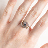 Art-Déco-Tourbillion-Ring aus 18-karätigem Gelb- und Weißgold mit Saphir (ca. 0.15 ct) und Diamanten im Rosettenschliff, 30er Jahre