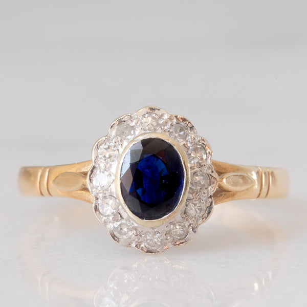 Anello a margherita vintage in oro giallo e bianco 9K con zaffiro (0.60ct ca.) e diamanti (0.12ctw ca.), anno 1991