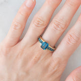 Anello vintage in oro giallo 9K e topazi azzurri (2.80ctw ca.), anni ‘90