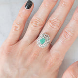 Vintage-Gänseblümchenring aus 14-karätigem Weißgold mit Smaragd (ca. 0.50 ct) und Diamanten (ca. 0.44 ctw), 80er/90er Jahre