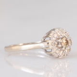 Anello a margherita vintage in oro bianco 14K con diamanti di taglio brillante (0.16ctw ca.) e con centrale fancy brown, anni ‘80